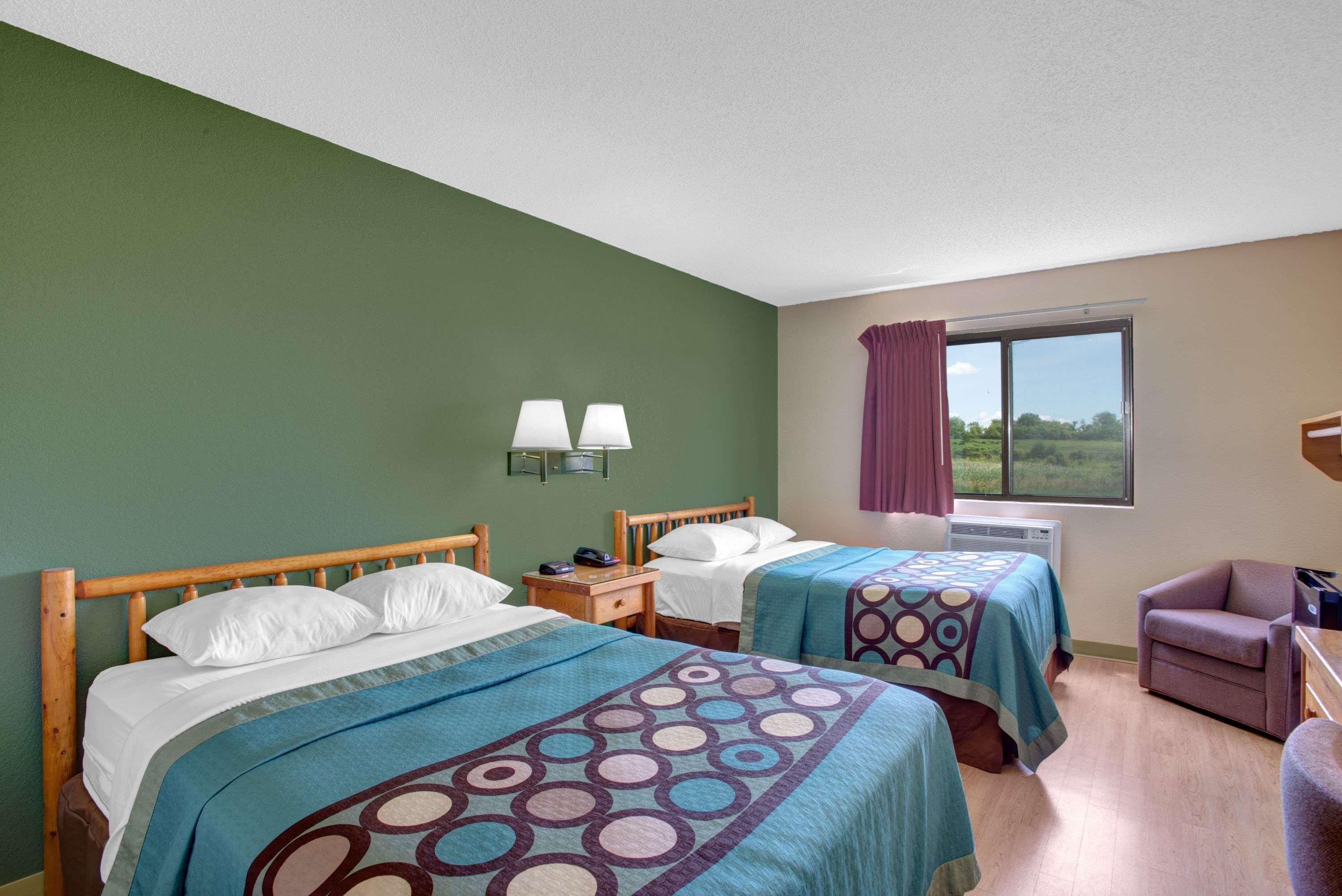 Super 8 By Wyndham Ticonderoga Hotel Exterior photo