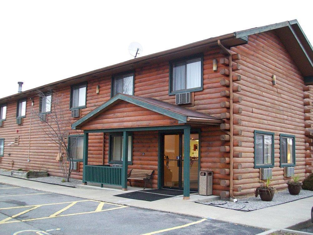 Super 8 By Wyndham Ticonderoga Hotel Exterior photo